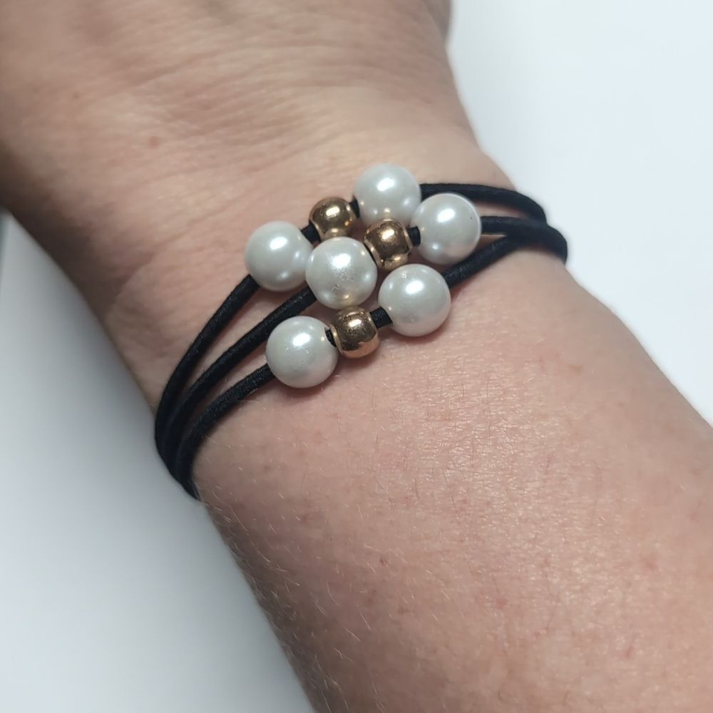 518‎ Black with Gold and Faux Pearl Beaded Stretch Bracelet
